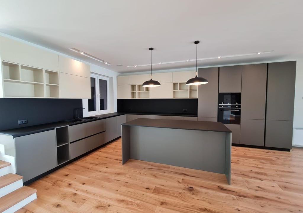 518416843_1292963896171764_816573607932328571_n