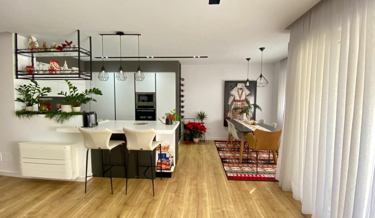 4d026f16-e3b1-4f2f-bcd1-ac68bf6228ad