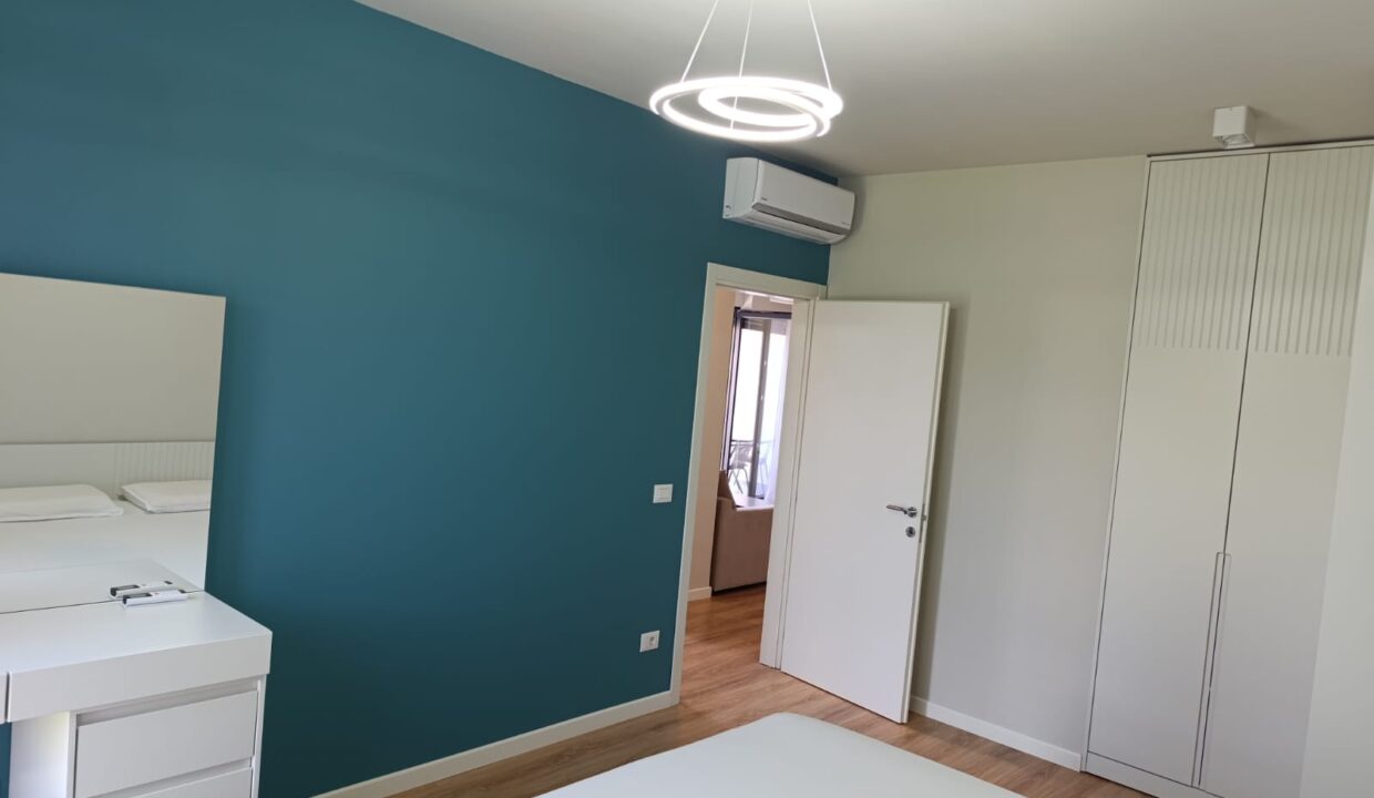 aadc0401-bc40-4581-912c-460b76dd3a48