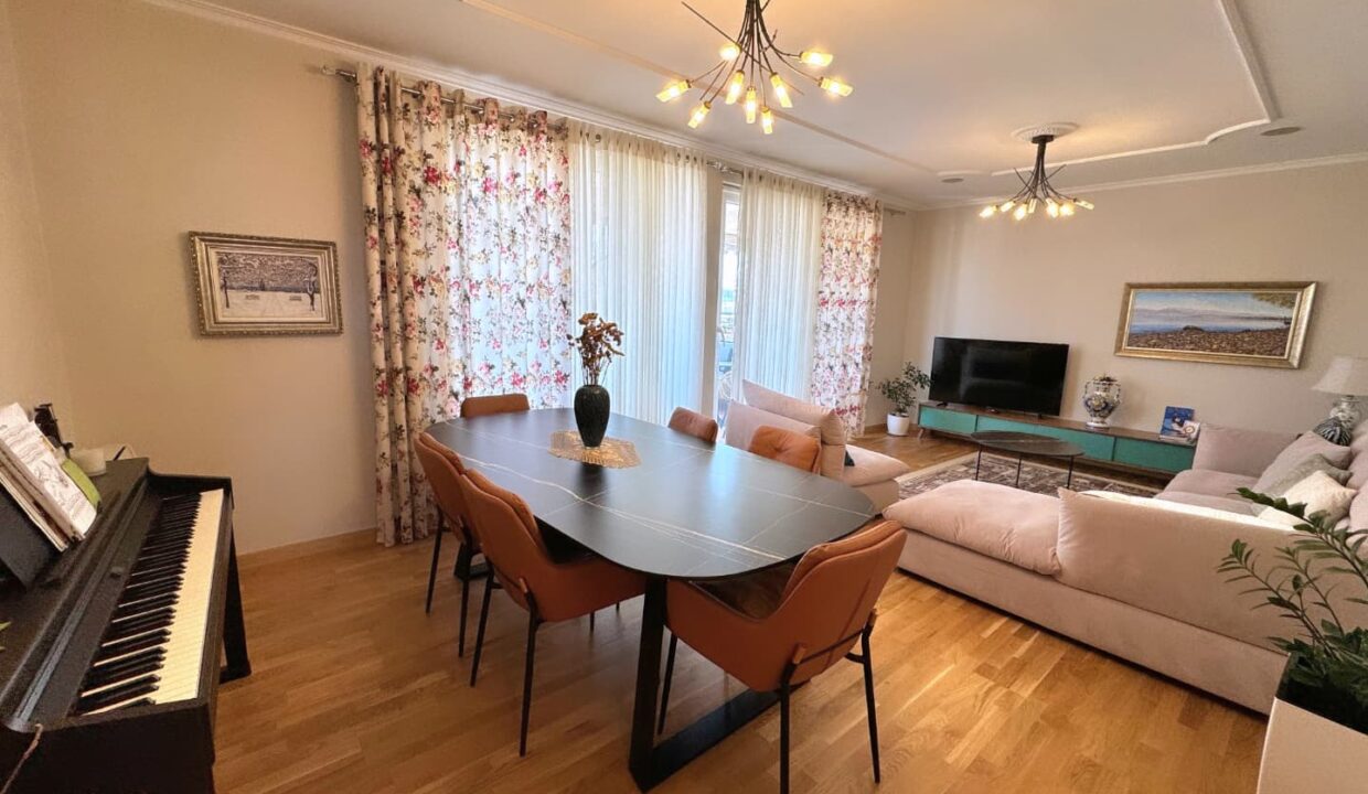 549153375_1353068250161328_3182179551866489905_n