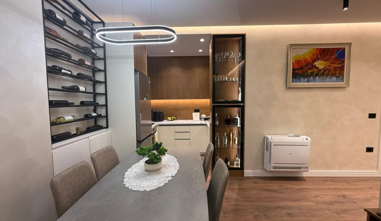 8f53bf5e-33a3-46be-be50-cd8a55170db3