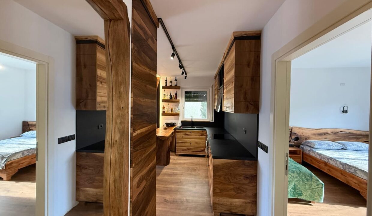 1d75b171-061b-4eff-b5be-a42d5a0aeae6