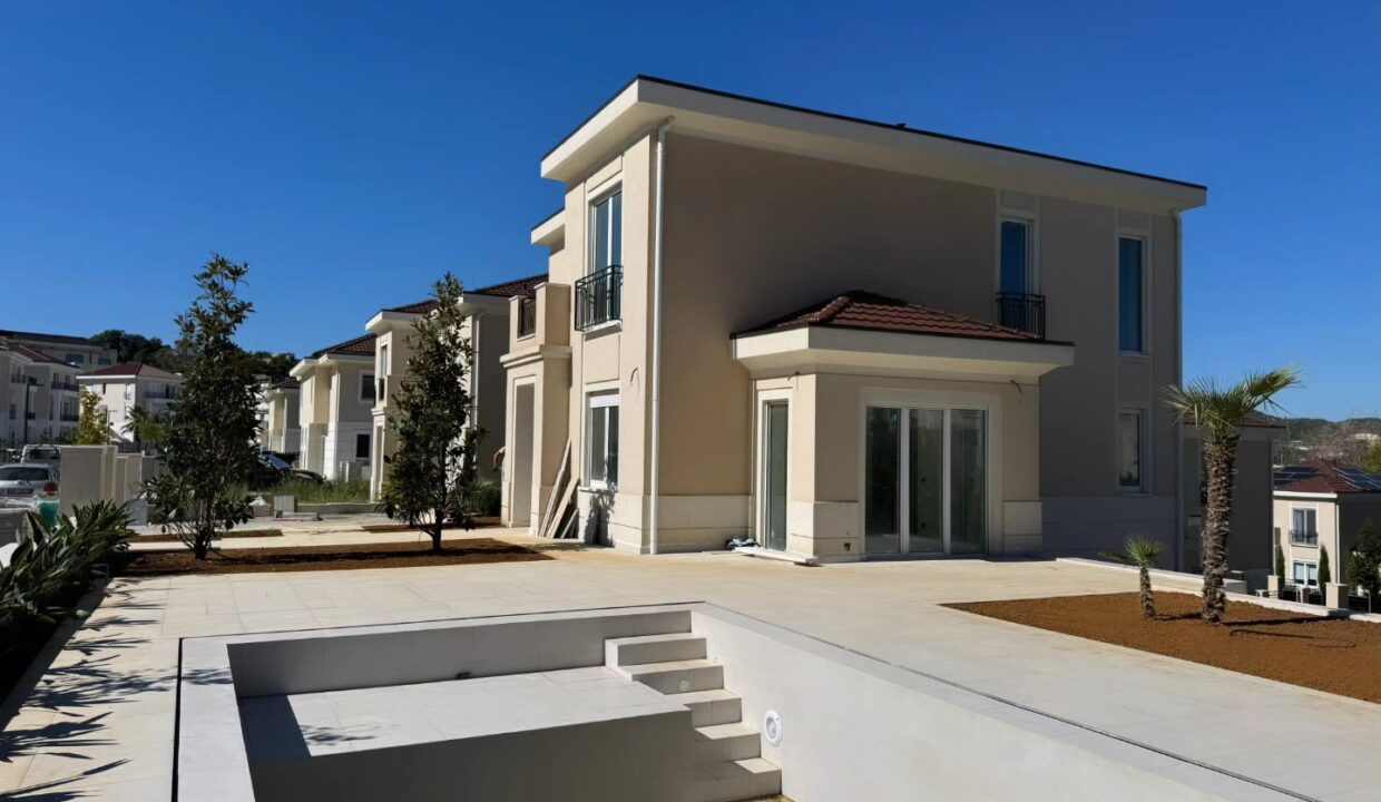 565125975_1380119607456192_7840177427146301061_n