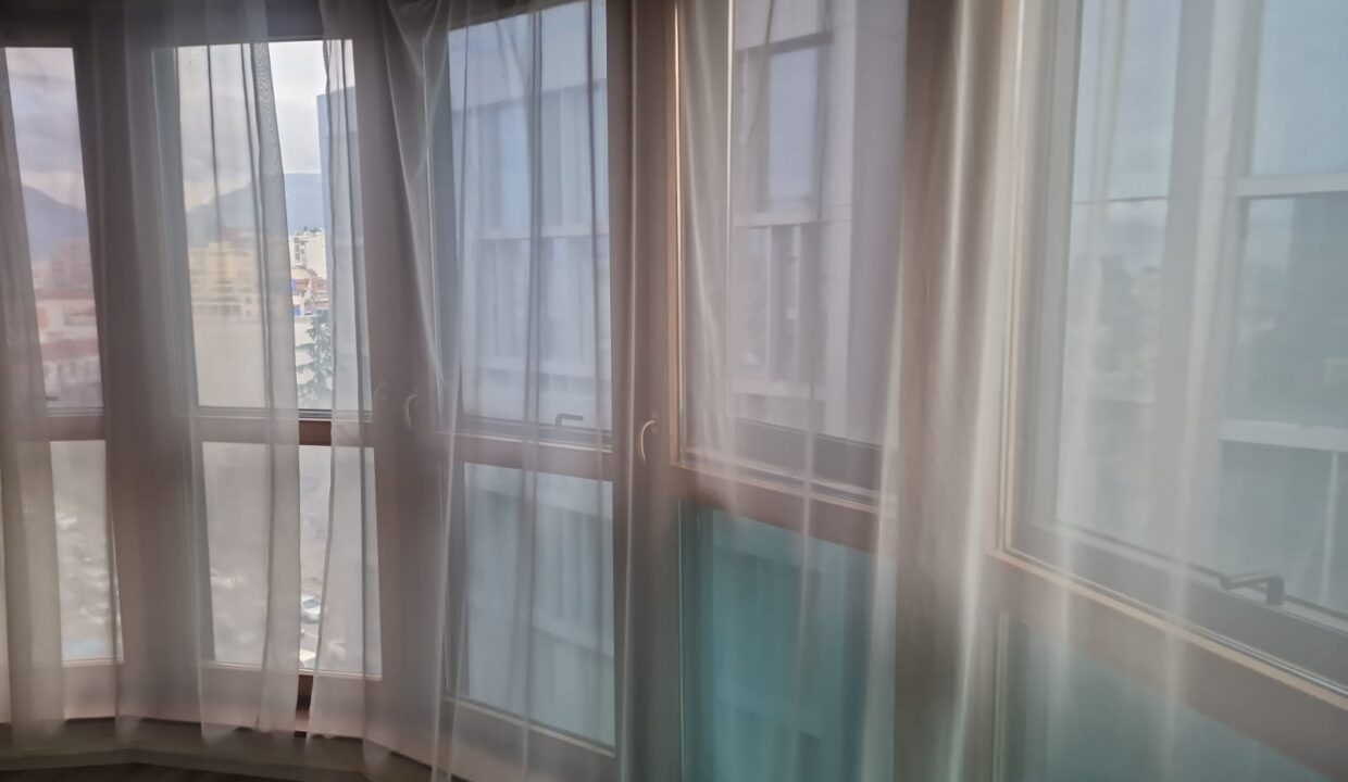 b1a3bd2b-2428-4caf-9dd7-261aa5959d37