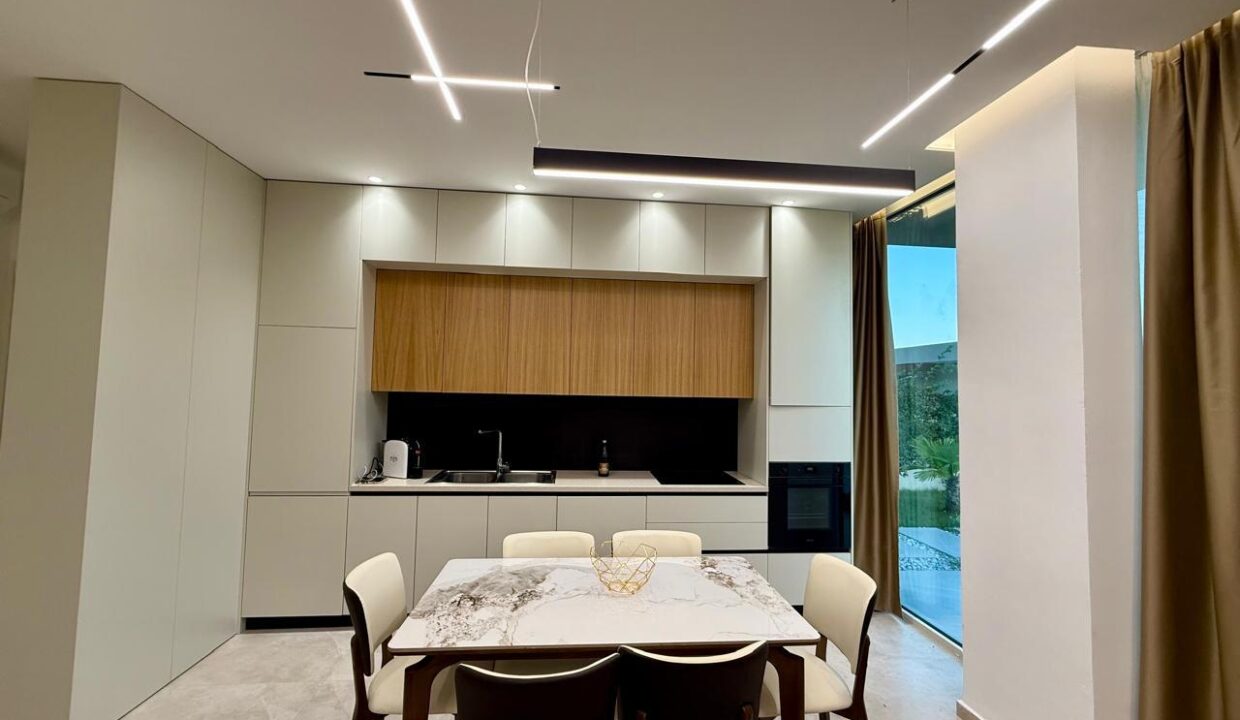 b2a95463-ff45-4b1c-a36c-a716844bd557